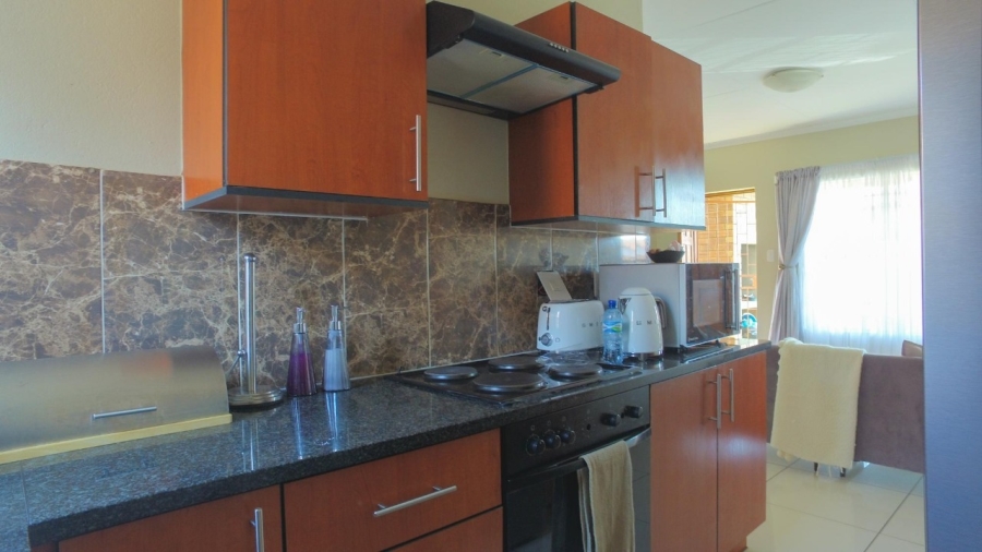 To Let 2 Bedroom Property for Rent in Waterval East North West